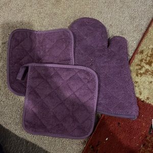 Brand new oven mits